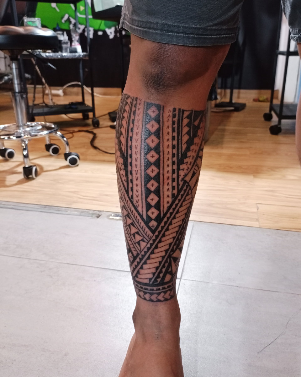 Anahata Ink Tattoo Kuta Bali - Maori Tattoo on the leg